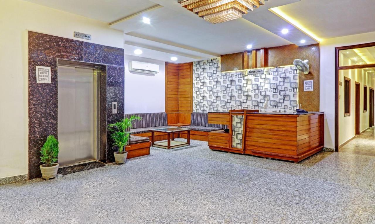 4 View Hotel Tajganj Exterior photo
